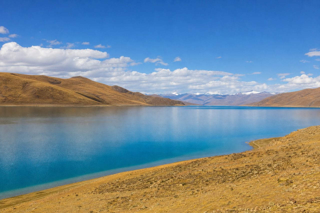 Yamdrok Lake scenery in September Tibet travel season