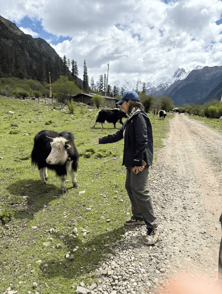 malaysia- group- photo- with- xizang- yak