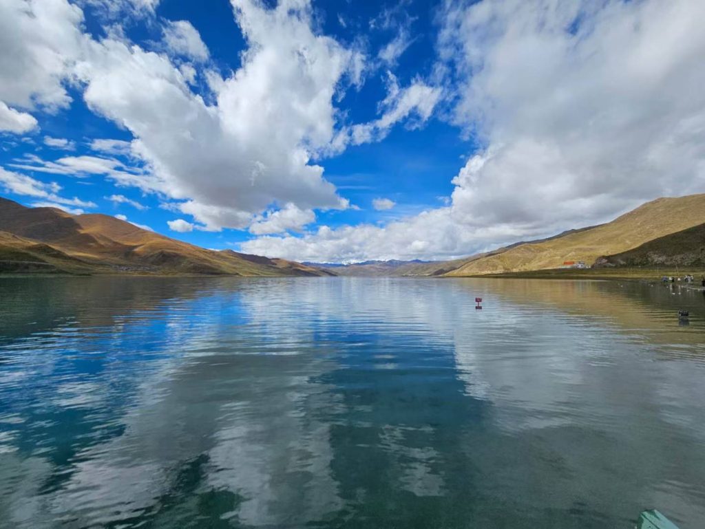 Yamdrok Lake landscape with turquoise water and high-altitude Tibetan scenery
