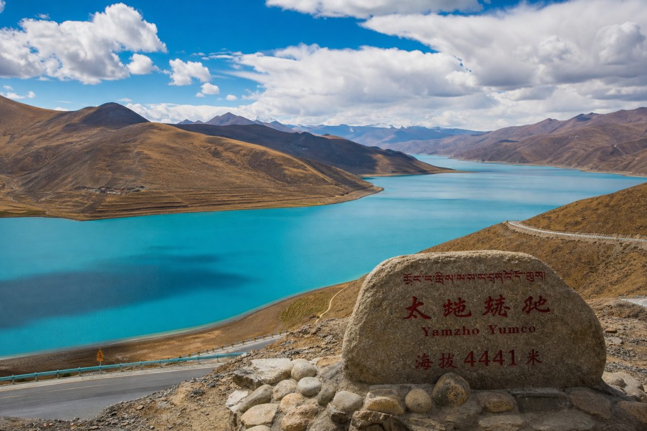 Yamdrok Lake viewpoint in Tibet