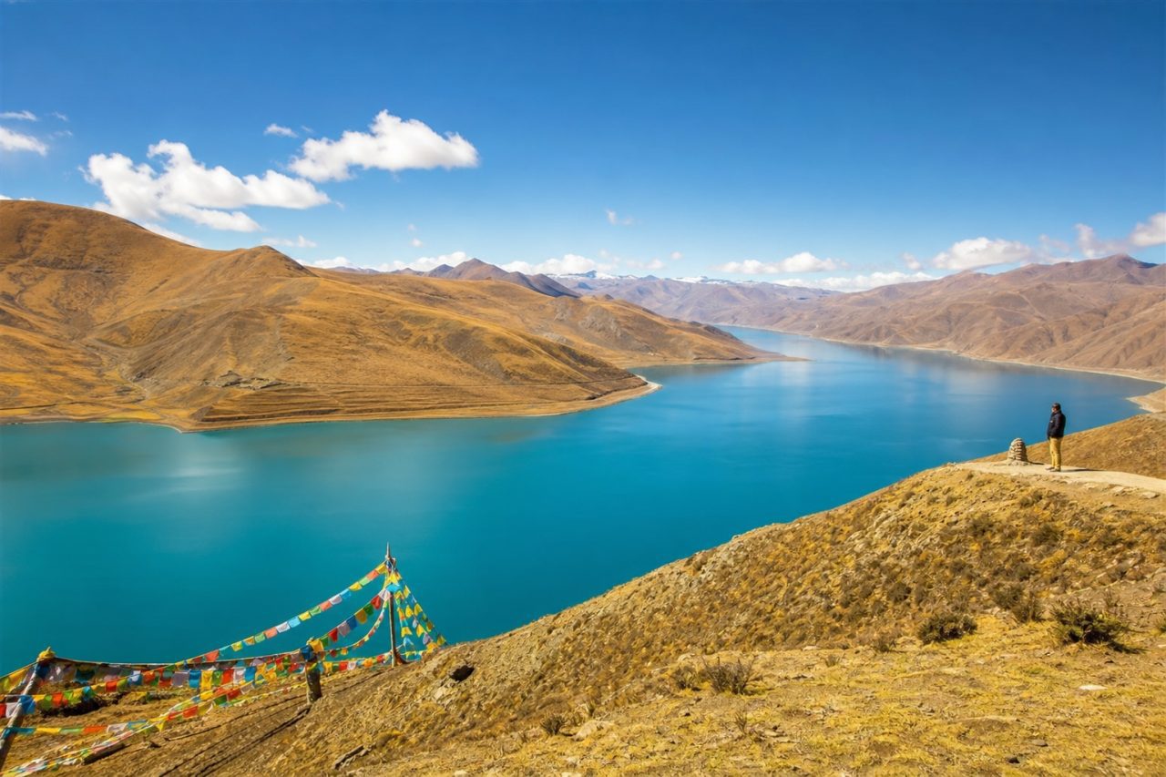 Yamdrok Lake scenery in September Tibet travel season