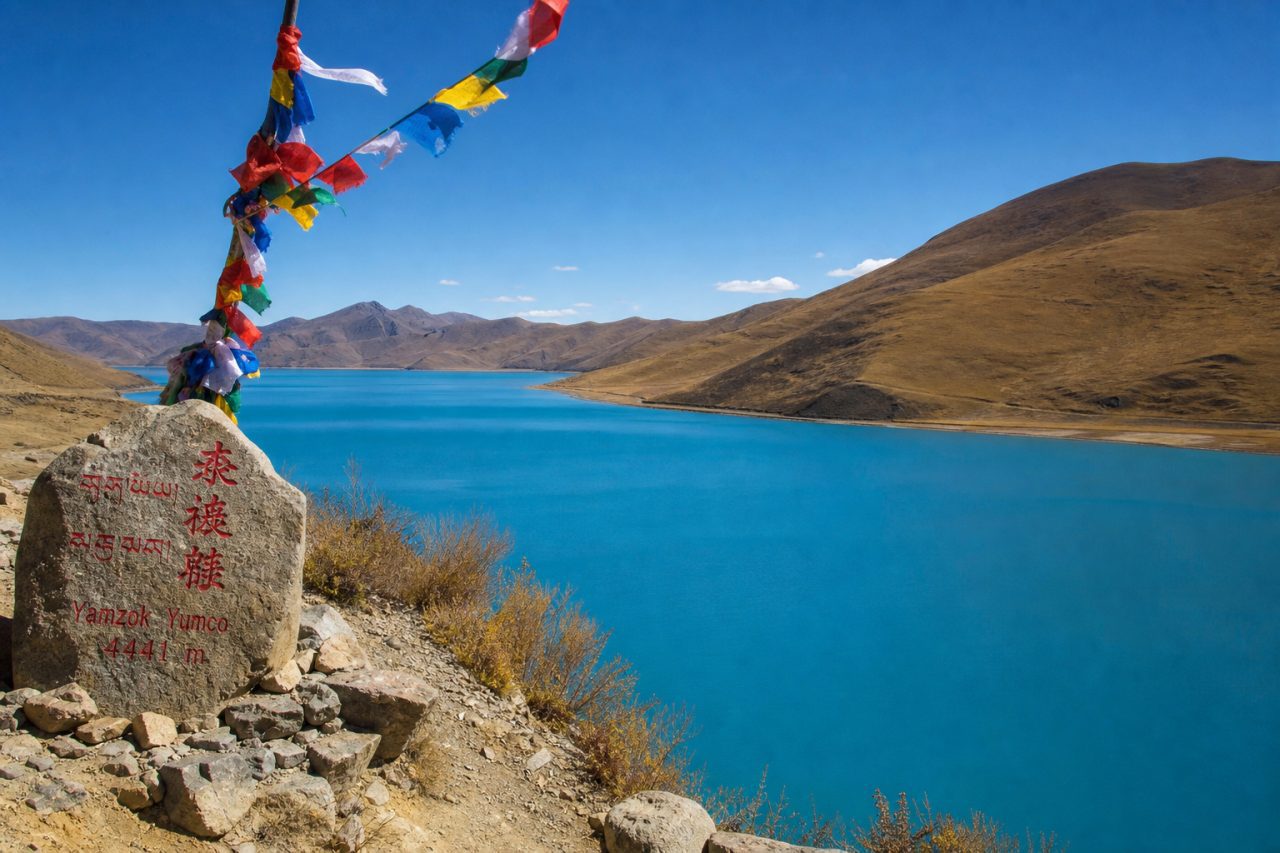 Yamdrok Lake scenery in September Tibet travel season