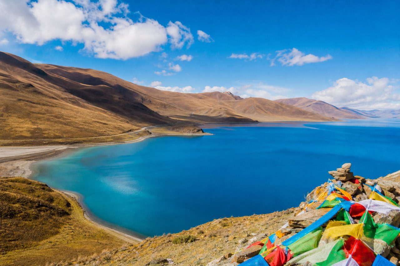 Yamdrok Lake scenery in September Tibet travel season