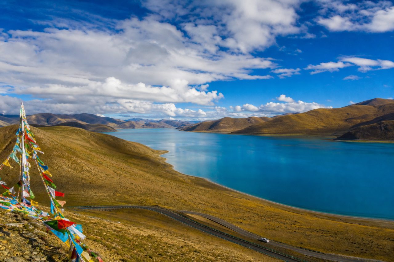Yamdrok Lake scenery in September Tibet travel season