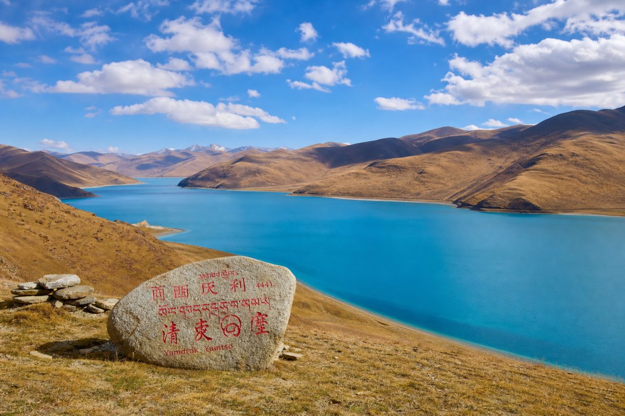 Yamdrok Lake scenery in September Tibet travel season