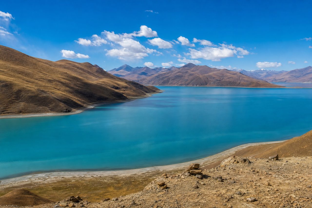 Yamdrok Lake scenery in September Tibet travel season