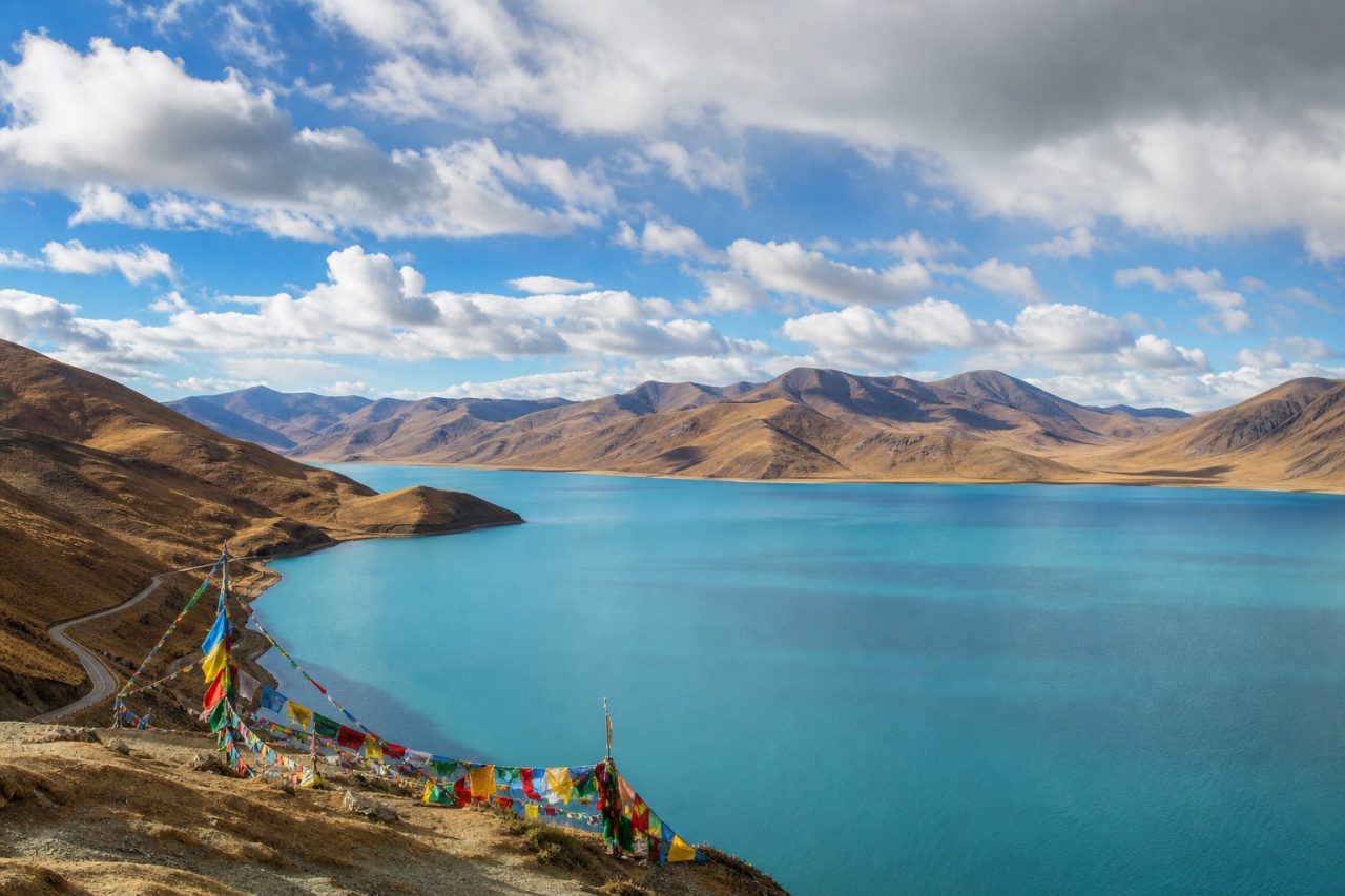 Yamdrok Lake scenery in September Tibet travel season