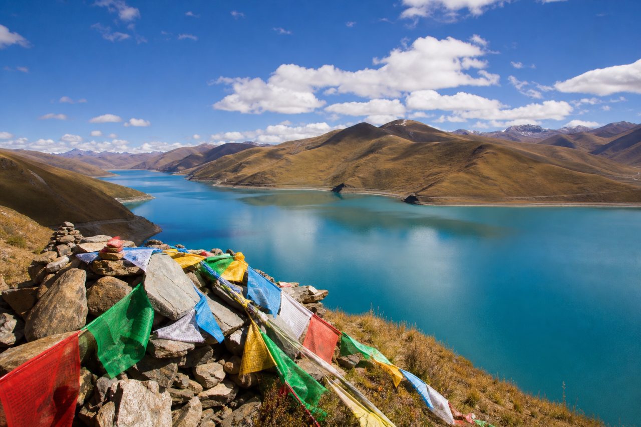 Yamdrok Lake scenery in September Tibet travel season