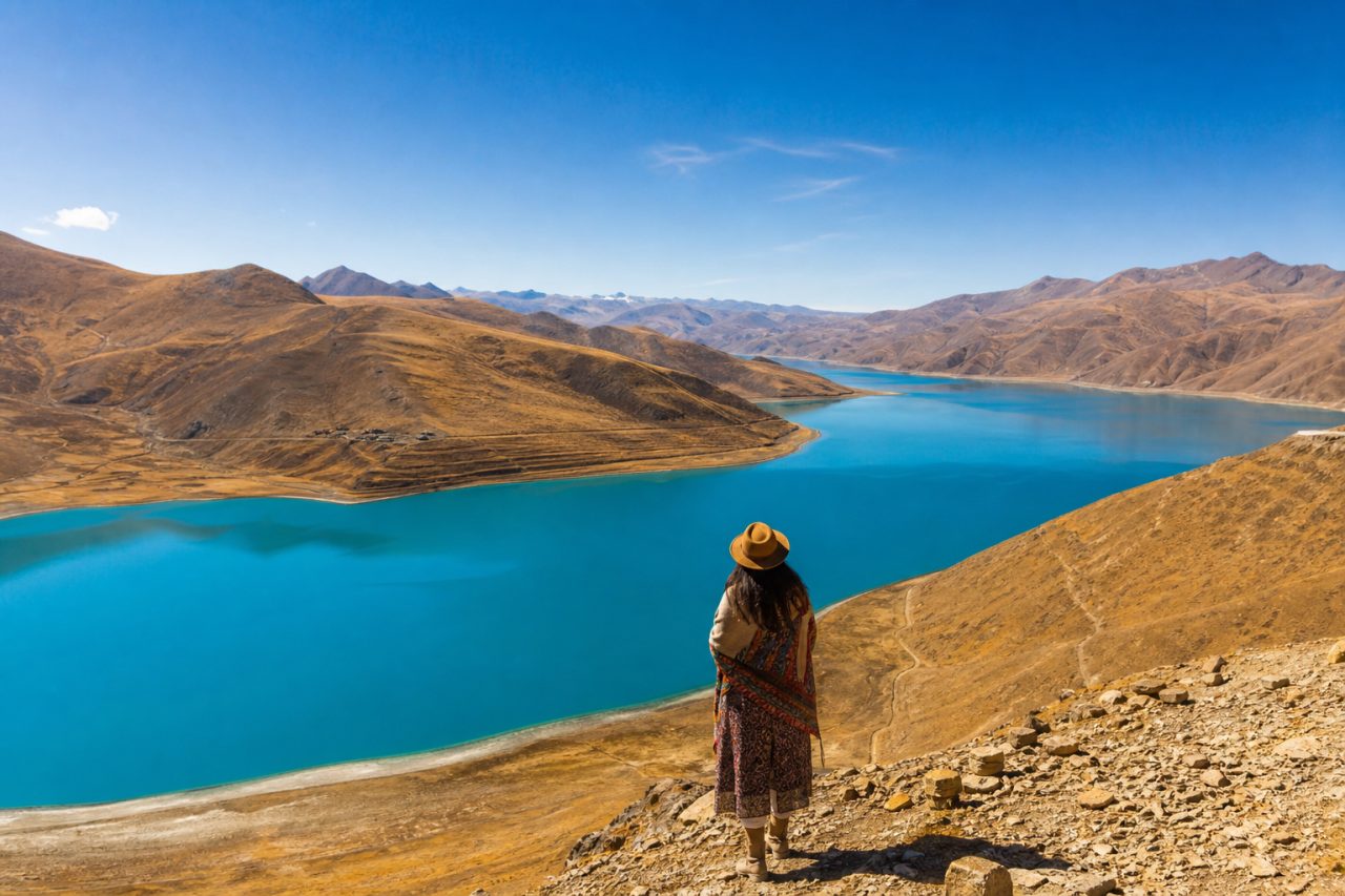 Yamdrok Lake scenery in September Tibet travel season
